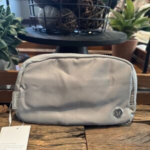 New Lululemon Everywhere Belt Bag  1L, Unisex Light Gray Lululemon
